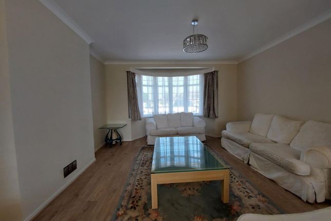 1477, High Road, London photo 2