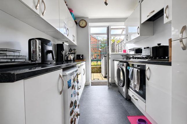 12, Tomlin Road, Slough photo 5