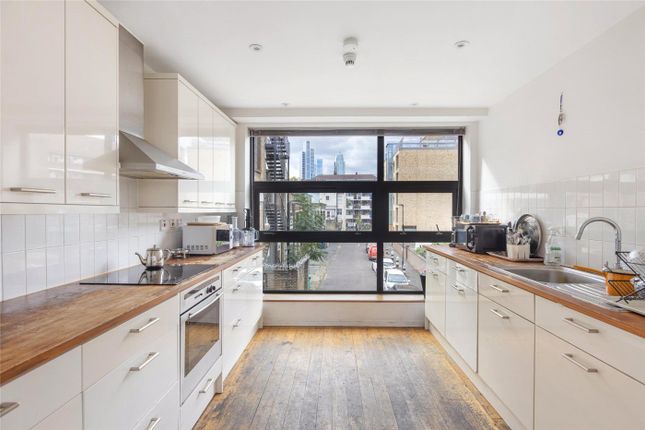 Flat 4, 16, Dolland Street, London photo 3