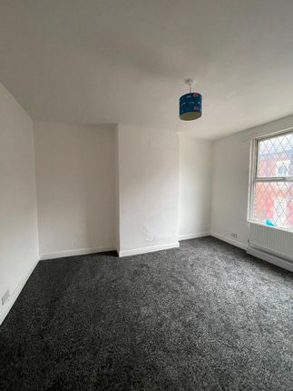3 Brompton Grove, Leeds photo 4