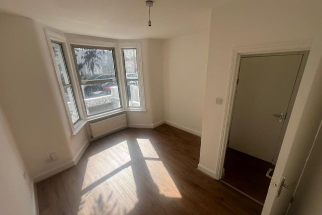 18, Chiswick Road, London photo 2