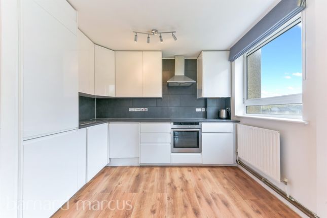 Flat for sale in Stockwell Road, London