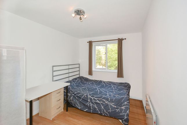 Flat to rent in Baltic Court, Canada Water