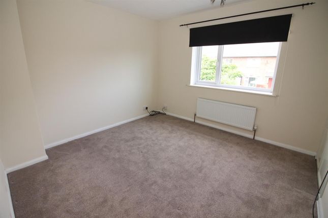 Terraced house to rent in Holly Walk, Manchester