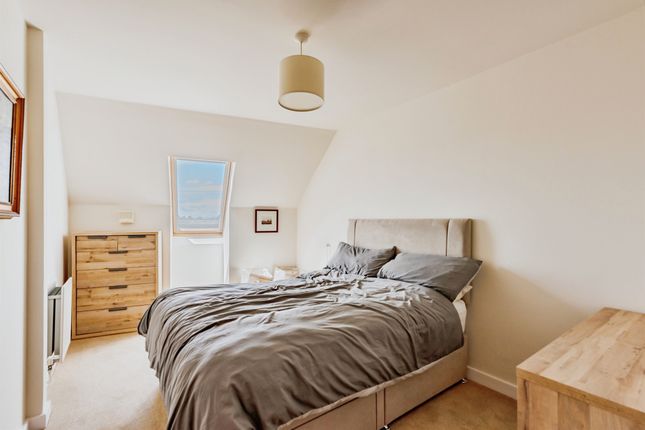 Flat 9, Elbourne House, Lumley Road, Horley photo 4