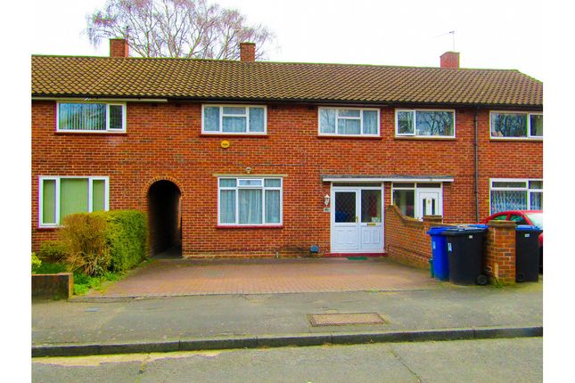 Thumbnail Room to rent in Blackmore Crescent, Woking
