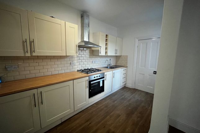 3, Chesterfield photo 3