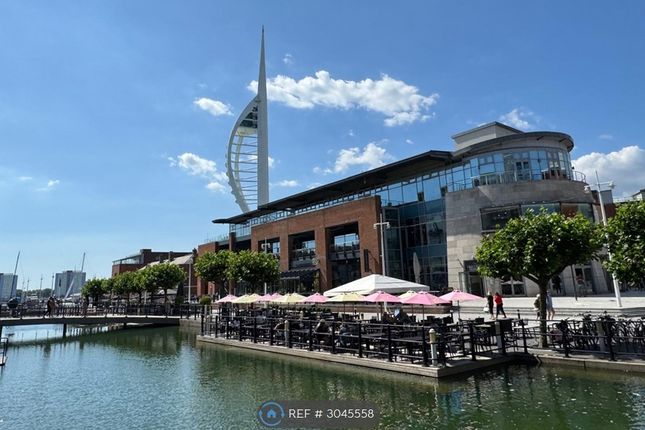 Flat, The Crescent Gunwharf Quays, Portsmouth photo 3