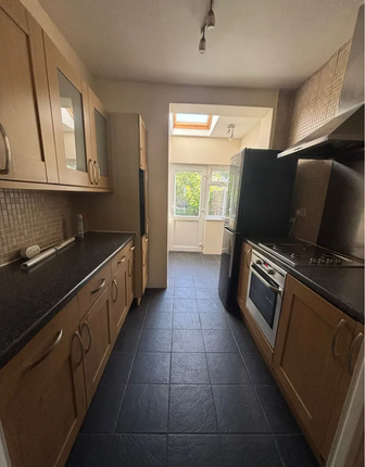 Otley Drive, Ilford photo 5