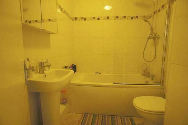 Flat for sale in Mandeville Court, London