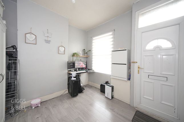 52 Kingsland Road, Luton, Bedfordshire photo 3