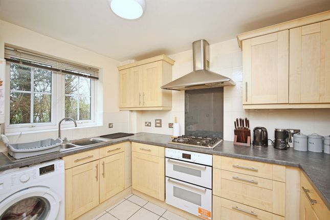 28, Brookfield Court, Stratford-Upon-Avon photo 2