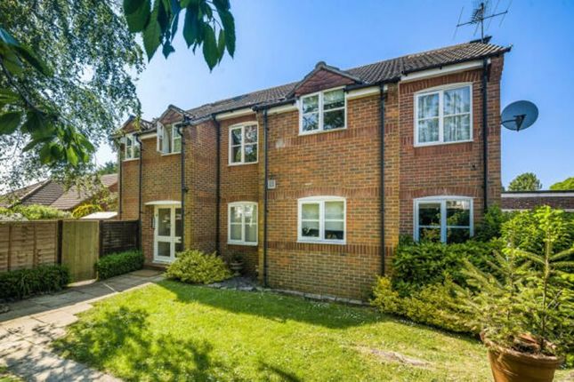 Flat to rent in Beacon Hill Road, Hindhead