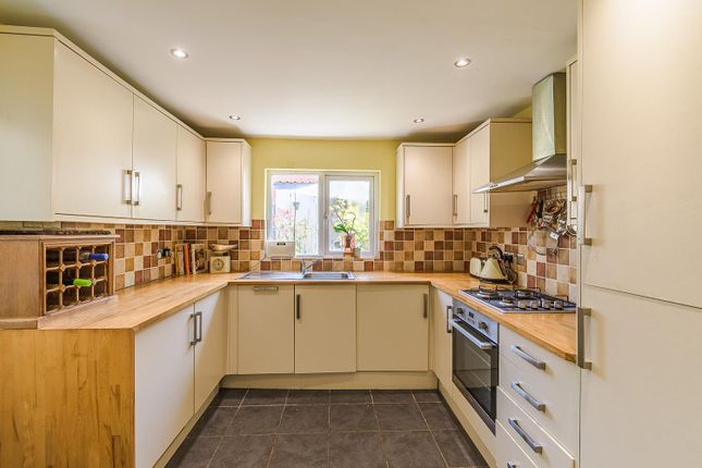 4, Salisbury Road, Barry photo 4