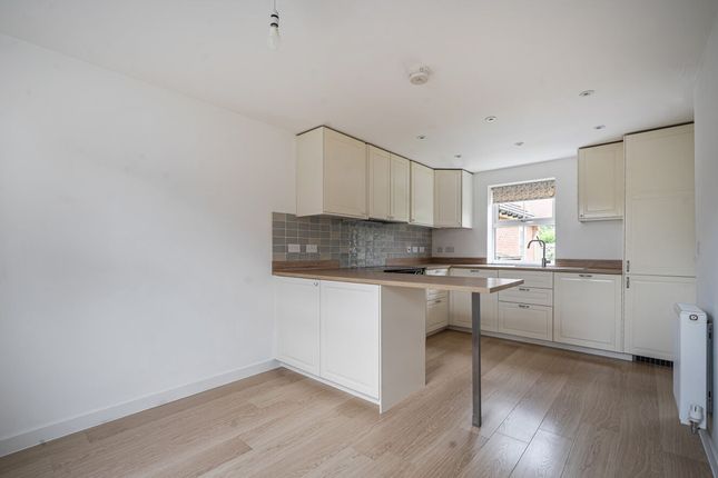 1 Toop Gardens, Chichester photo 2
