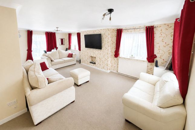 4, Tarrant Close, Poole photo 3
