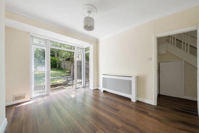 22, Clayhill Crescent, London photo 4