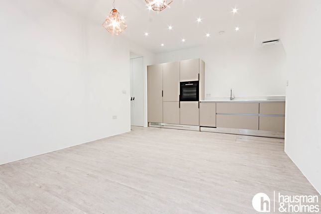 Flat 1,, Counting House, 9a Accommodation Road photo 4