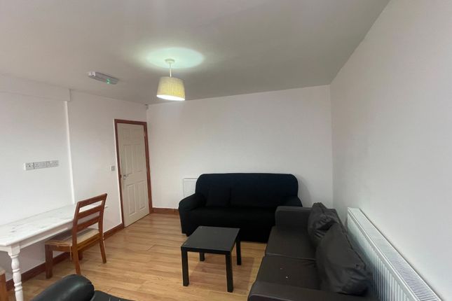 13 Clifton Avenue, Manchester photo 3