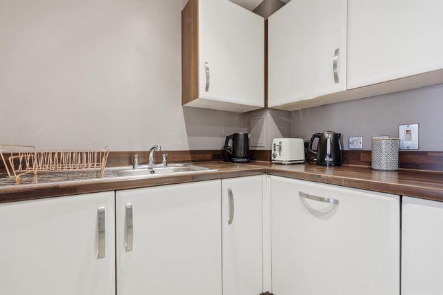 Flat 5, 398, Seven Sisters Road, London photo 4