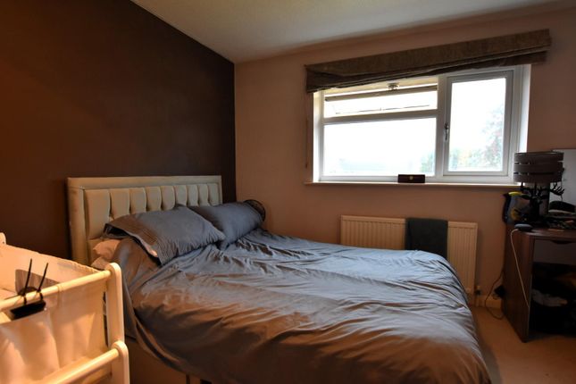 11, Dunster Gardens, Cheltenham photo 3