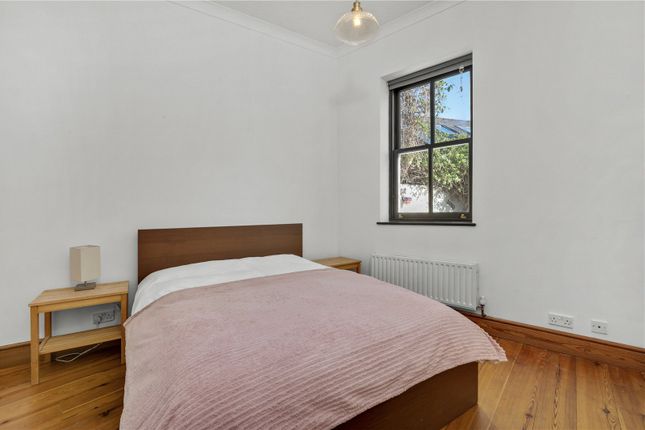 Flat 3, Kings Court Mews, 152, Bridge Road, Surrey photo 4