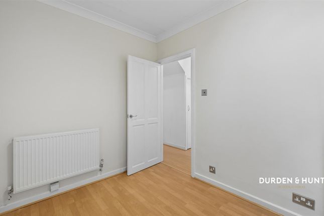 3 Hawthorns, Woodford Green photo 4