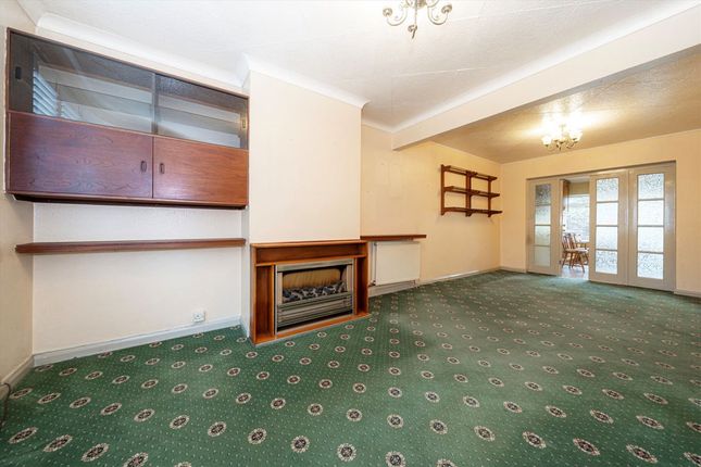 3, Longford Close, Hampton photo 2