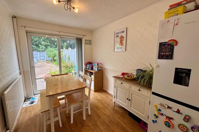 27, Forest Close, Telford photo 3