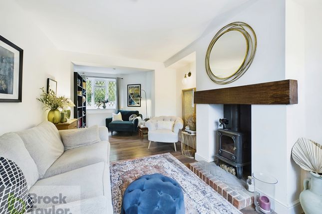 7 Coopers Wood, Handcross photo 3