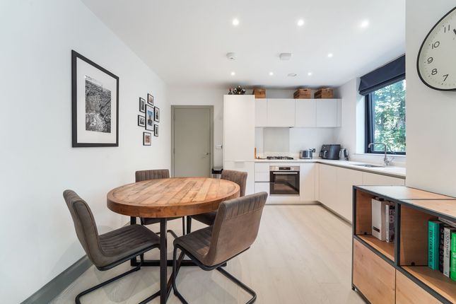 Flat 3, 6 Indigo Square, Surbiton photo 4