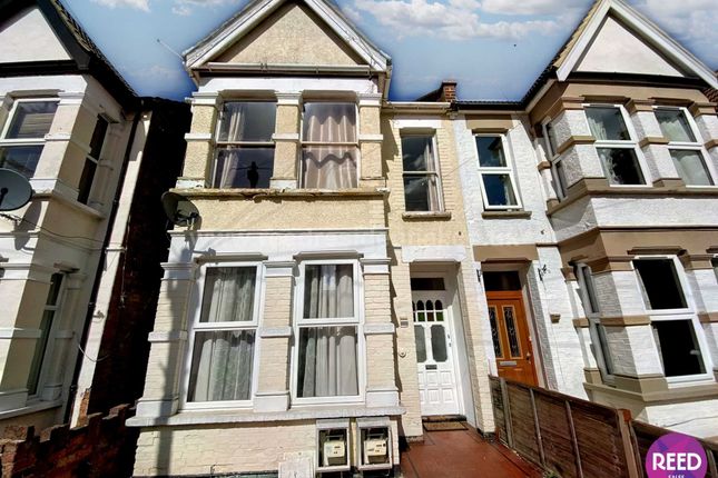 Thumbnail Flat to rent in Albion Road, Westcliff On Sea