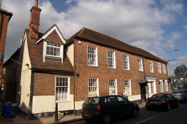 Thumbnail Flat to rent in High Street, Twyford, Berkshire