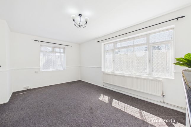 47, Robin Grove, Middlesex photo 3
