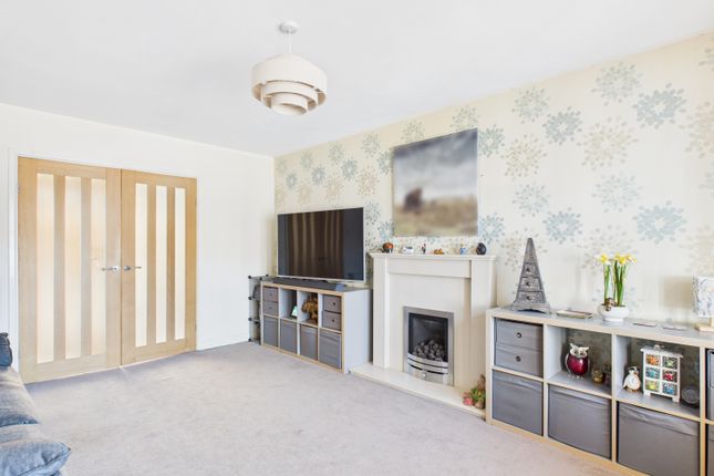 33, Glendon Crescent, Ashton-under-Lyne photo 4