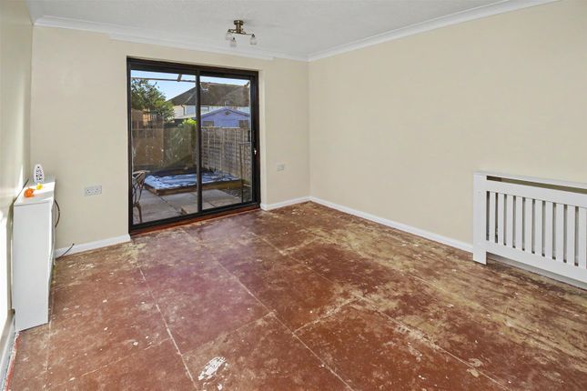 5, Stadtpeine Close, Corby photo 3