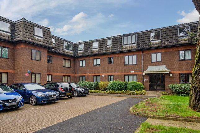 Thumbnail Flat to rent in Woodridge Close, The Ridgeway, Enfield