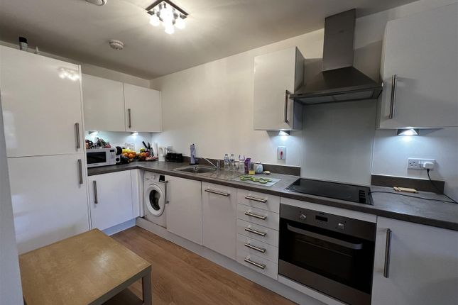 140 Gemini Park, Manor Way, Borehamwood photo 3