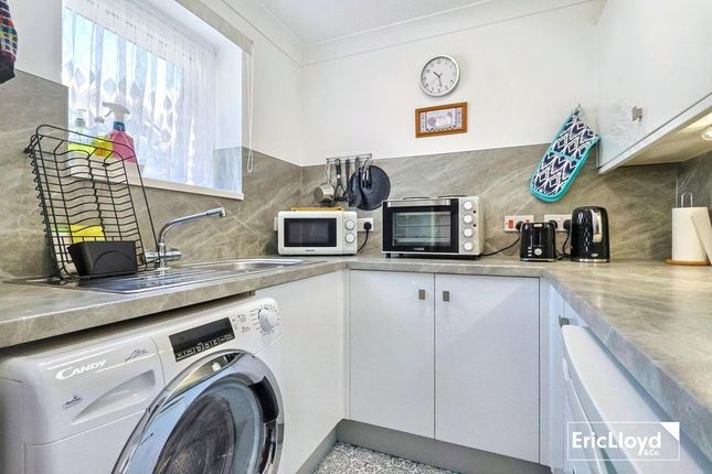 8 Wren Court, Bolton Street, Brixham photo 4