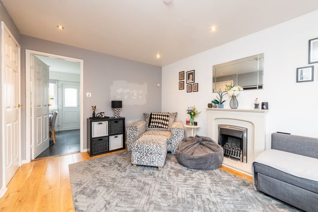 33d, Niddrie Marischal Place, Edinburgh photo 4