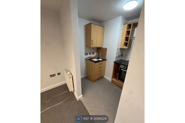 Flat, Hill House Defence Close, London photo 5