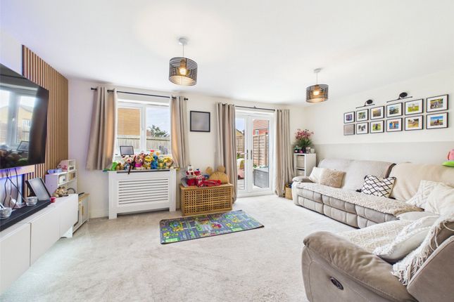 3, Rudge Close, Gloucester photo 4