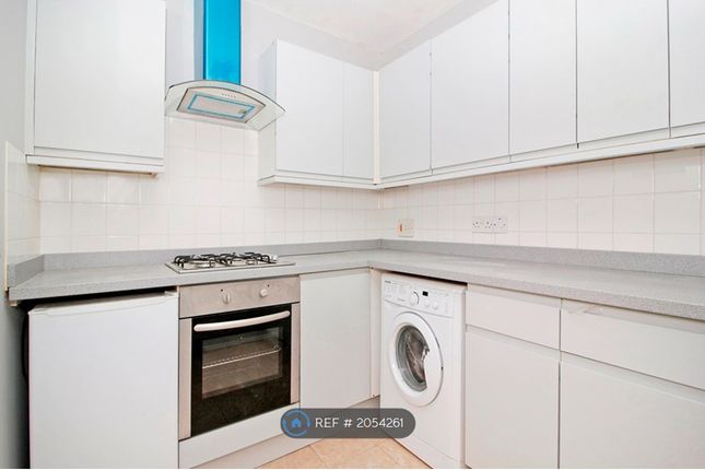 Thumbnail Flat to rent in Cairn House, London