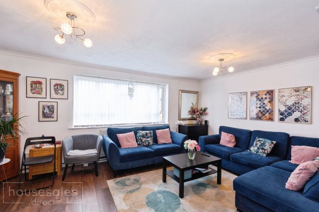 7, Buttercup Square, Stanwell photo 4