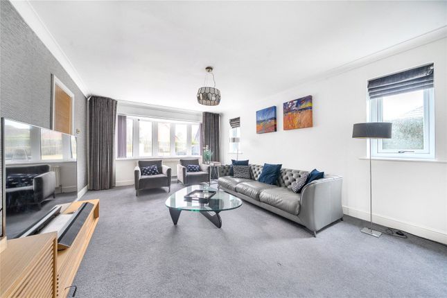 24, Woodhall Park Crescent East, Pudsey photo 2