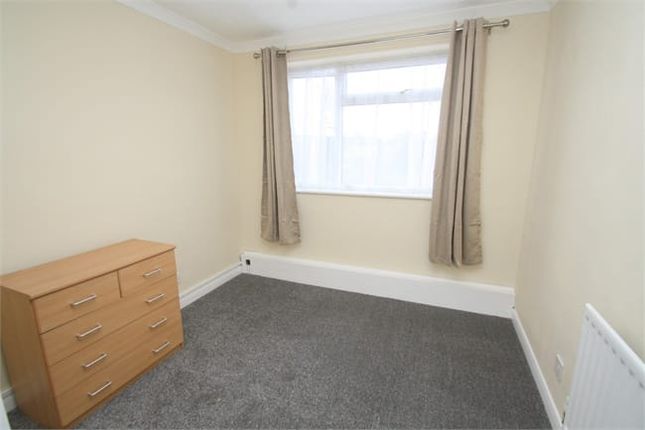 103, Edgell Road, Staines-upon-Thames photo 5
