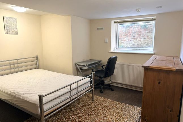 Room 1, 6 Terrace Road, Newport photo 2