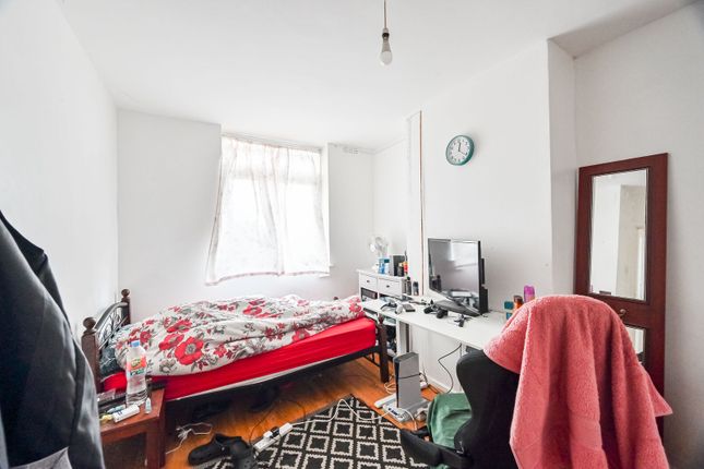Gale Street, E3, Bow photo 4