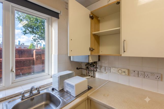 41, Selworthy Road, Manchester photo 5