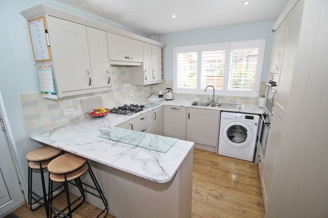 9 Mander Close, Toddington, Bedfordshire photo 4